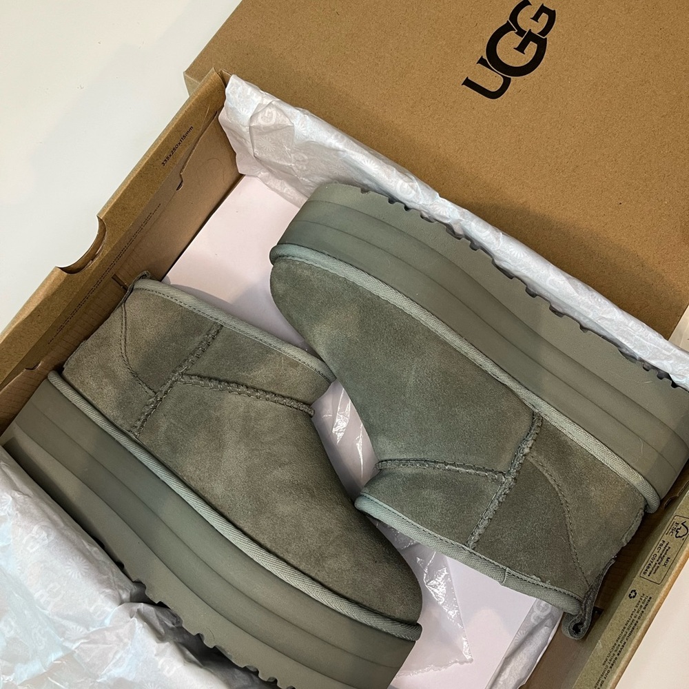 Ugg Ultra Mini Platform in Moss